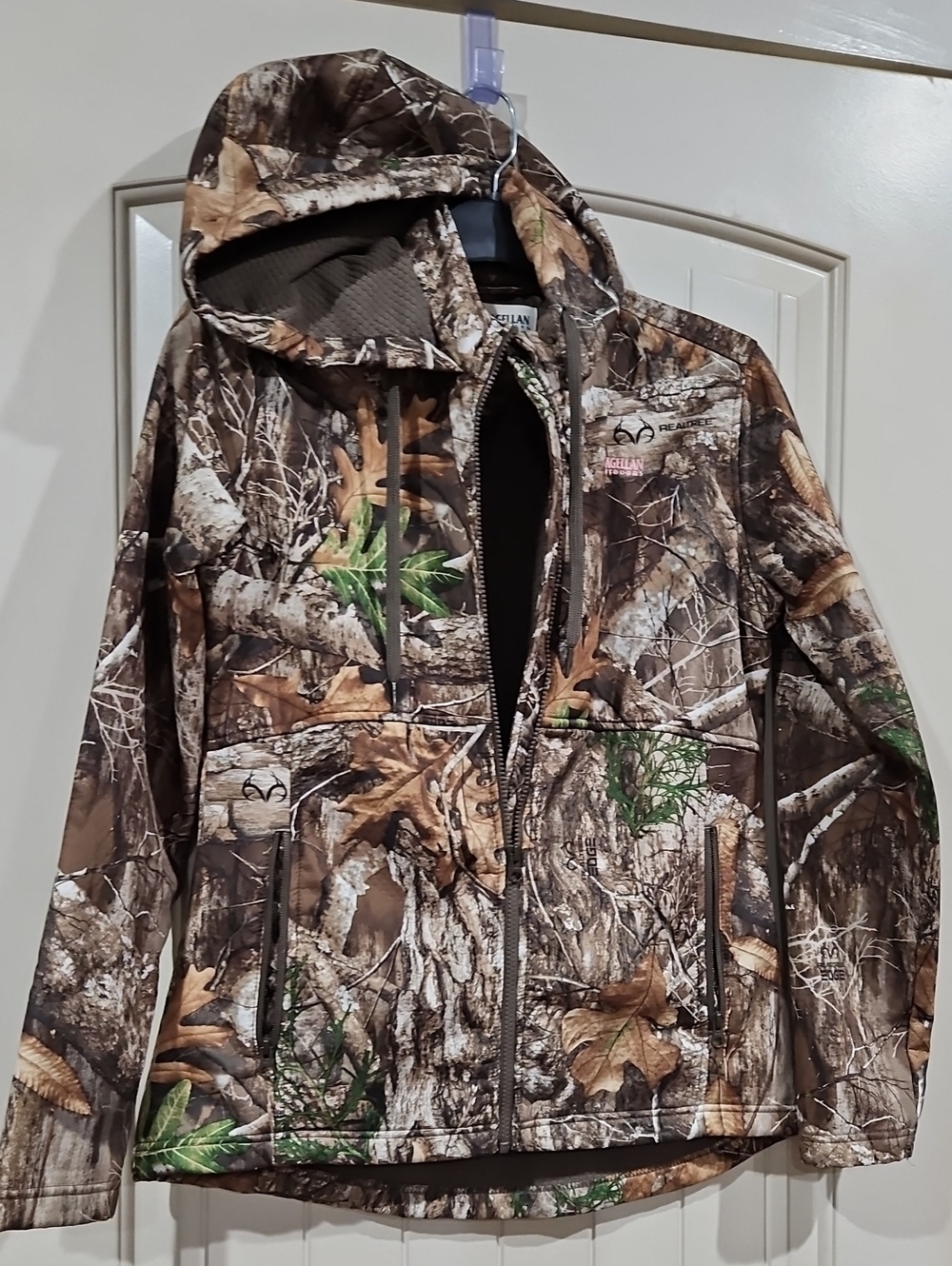 Magellan Women's Outdoors Brown Realtree Camo Performance Hooded Jacket - M